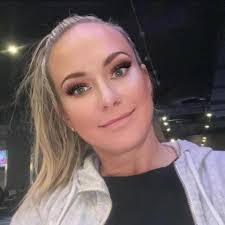 Leeann Greene's Instagram, Twitter & Facebook