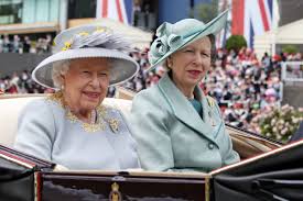 Elisabetta ii e i suoi cappelli. Chi E La Principessa Anna Figlia Della Regina Elisabetta