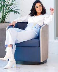 ليالي دهراب on instagram ما أجمل أن ت عطي وأنت تعلم أن الم قابل ليس من الناس بل من رب الناس in 2021 tub chair girl people