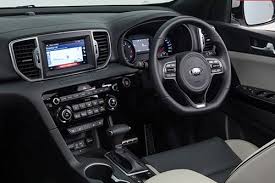 Thoroughly contemporary, the 2020 kia sportage and new tucson are designed to ease browse this sportage versus tucson review created by the product specialists at southlake kia in. Kia Sportage O Hyundai Tucson 2018 Kia Sportage Review