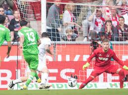 Die mannschft feiert den hochverdienten derbysieg gegen den fc schalke 04 vor der heimischen südtribüne. Derbysieger In Koln Fussball