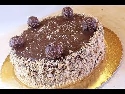 Ricoprite la superficie della torta con la crema al cioccolato e glassatele livellando con una spatola. Torta Ferrero Rocher Ricetta Di Fidelity Cucina Youtube