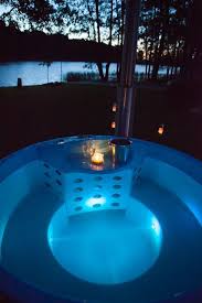 Hot Tub Aus Gfk Mit Holzverkleidung Und Holzofen Beheizter Aussenpool Aussenpool Holzverkleidung Pool