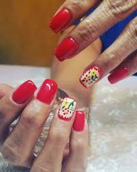 Las uñas acrílicas son una opción genial cuando quieres lucir una manicura estupenda, pero sientes que las tuyas no han crecido lo suficiente o simplemente te apetece lucir algo más profesional en un evento especial. Https Xn Decorandouas Jhb Net Unas Rojas Decoradas