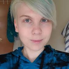 Autumn Holly's Instagram, Twitter & Facebook