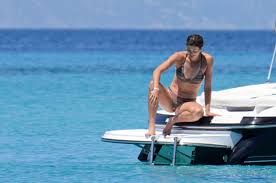 Melbourne tenniksen australian avoimessa turnauksessa kärkipelaajiin lukeutuva sveitsin stan wawrinka eteni helposti neljännelle kierrokselle. Garbine Muguruza Hot In Bikini In Ibiza 06 Gotceleb