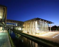 長崎県立美術館「光の美術館」