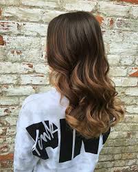 Cheveux bruns méchés couleur cheveux chatain cheveux courts méchés couleur cheveux caramel balayage caramel cheveux chatain couleur de cheveux balayage coloration cheveux coiffure chatain meche caramel, mèches en couleur cuivrée, coiffure élégante, cheveux mi longs. Balayage Caramel Et Meches Caramel Sur Cheveux Bruns Et Chatains