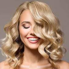 Dimenticate i capelli piatti e le lunghezze regolari: Tagli Capelli Medi 2022 Le Proposte Del Momento E Tendenze