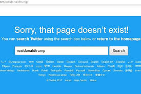 Screenshots from donald trump and joe biden's christmas messages © twitter / @realdonaldtrump and @joebiden. Akun Twitter Donald Trump Hilang 11 Menit