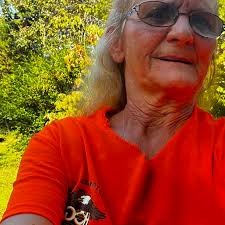 What are women doing when living alone with no boyfriend?