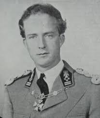 Image of Otto Ernst Remer (b/w photo)