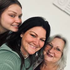 HAPPY BIRTHDAY to the most wonderful girl in the world!!! Hope your day is  as great as you make mine everyday! Love you babe! 🎂🎉🥳🎈🎁