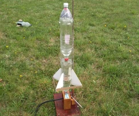 A Two-bottle Water Rocket That Flies Up to 400 Feet High : 5 Steps -  Instructables