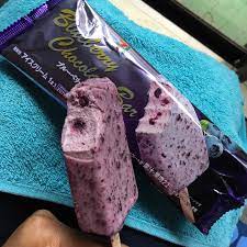 Homemade brand vanilla bean ice cream. I Got This Ice Cream Bar From A 7 Eleven Store In Tokyo And It Was Exactly The Same As In Picture Plus It Was Delicious Expectationvsreality