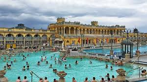 Sinds de val van het communisme is boedapest ook in het westen een zeer populaire bestemming voor vakantie geworden. Badhuis In Boedapest Bezoeken De Beste Baden Op Een Rij