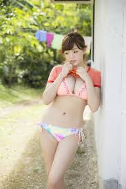 篠崎愛さま ドライブの途中でビキニをチラリ💕 : グラビア神殿