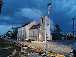 Half of the village of hrusky was destroyed by the tornado, a local official was quoted as saying by the lidove noviny newspaper. 2hmkx59xbzojgm