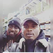 TV Mount. Does anyone know of a TV mount that can do the following: 1.  Mount