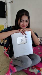 @ruwet.tv jangan lupa untuk klik tombol subscribe, like dan klik tanda loncengnya ya. Ruwet Tv Semoga Taon Iki Gold Button Yo Luuurrr Facebook