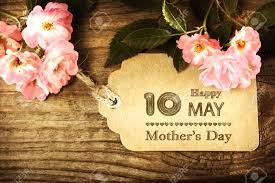 Quedan 235 días para finalizar el año. Tarjeta De 10 De Mayo Dia De La Madre Con Pequenas Rosas En El Fondo De Madera Fotos Retratos Imagenes Y Fotografia De Archivo Libres De Derecho Image 38197770