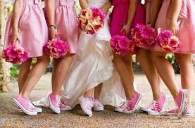 Converse Wedding I Already Had My Wedding But This Is Sooo Cute Wedding Converse Bridesmaid Wedding Sneakers
