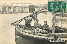 Cpa France 13 Marseille Le Repas Des Pecheurs Marseille Vieux Port De Marseille Carte Postale