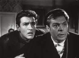 Her feet are too big. Le Pellicole Memorabili Della Dolce Vita 37 Grandi Commedie All Italiana Commedia Cinematografia Cinema