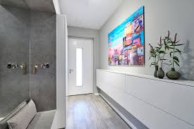 Zählen sie doch einmal die wichtigsten räume ihrer der flur empfängt uns, wenn wir das haus betreten. Schmaler Flur Bilder Ideen Couch