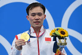 Russian diver ilya zakharov belly flops in the 3m springboard diving event at rio 2016. Fovgouqlnprhwm