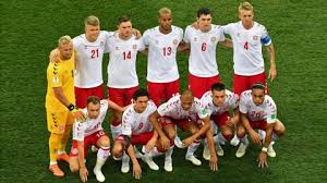 Đội trưởng đội tuyển đan mạch được ca ngợi như người hùng vì chính anh đã cứu sống đồng đội christian eriksen sau khi tiền vệ này bất ngờ đổ gục trên sân giữa trận đấu tại euro 2020. Chuyá»‡n Láº¡ á»Ÿ Ä't Ä'an Máº¡ch Triá»‡u Táº­p Cáº§u Thá»§ Nghiá»‡p DÆ° Va Futsal Len Ä'tqg