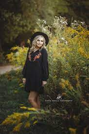 Girl Senior Pictures Outdoor Photography Natural Light Arboretum Wildflowers Fl Portrait Photography Poses Senior Portraits Girl Girl Senior Pictures