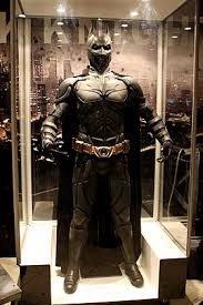 Juego macabro un hombre llamado adam se despierta encadenado a un tubo oxidado dentro de una decrépita cámara subterránea. The Dark Knight Wikipedia La Enciclopedia Libre