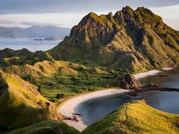 Flores (portuguese for flowers) is an island in nusa tenggara, indonesia. Flores Travel Guide Discover The Best Time To Go Places To Visit And Things To Do In Flores Indonesia Insight Guides