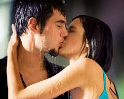The Couples Spot Kissing In An Outside Shower Attract Men Foreplay Romantic Couple Kissing