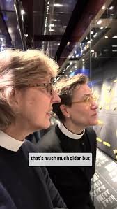 An exquisite Victorian brooch captures the attention of the Reverend  Meredith Ward, Associate Rector for Pastoral Care, and the Reverend Dr.  Ayla Lepine, Associate Rector of @stjpiccadilly in London, ...