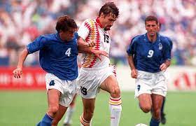 Estados unidos fue elegido como sede del mundial por primera vez en la historia, generando gran polémica por ser un país sin tradición futbolística, debido a la popularidad de otros deportes como el. The Spain Italy Usa 94 The Failure Of Julio Salinas And Luis Enrique Nudged