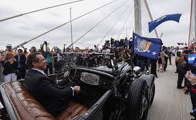 Andrew cuomo came across a car accident and cut a man loose from his seat belt. Cuomo In The Driver S Seat City State New York