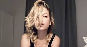 Ad annunciare la collaborazione è stata la cantante salentina sui social che h condiviso l'emozione di collaborare con un'artista che stima in modo particolare. Emma Marrone Su Instagram Lo Sfogo Difficile Amori Impossibili