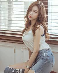 おっぱいがいっぱい 女性 韓国美人 美人 モデル