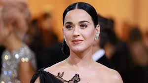 Katy Perry inquiète ses fans après avoir eu un problème sur scène