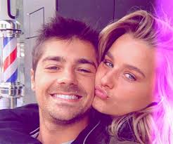 Her father is english and her mother is portuguese. Kelly Bailey Declara Se A Lourenco Ortigao E Mesmo A Minha Metade