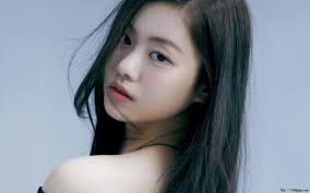 Ca sĩ dễ thương 'Kim Garam' của Le Sserafim (Nhóm nhạc nữ Kpop) 4K tải  xuống hình nền