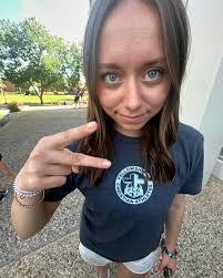 Avery Carter's Instagram, Twitter & Facebook