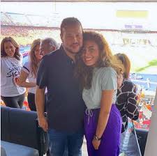 في أول ظهور لها بعد أنباء انفصالها عن زوجها، ظهرت الفنانة شيماء سيف والمنتج محمد كارتر أمس الخميس، في المستشفى لتوديع الفنان سمير غانم. Ø²ÙˆØ¬ ÙŠØ§Ø³Ù…ÙŠÙ† Ø¹Ø¨Ø¯ Ø§Ù„Ø¹Ø²ÙŠØ²