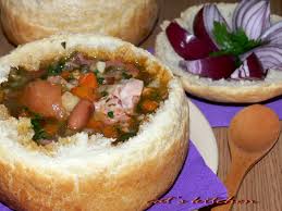 Si cand mai este facuta ca in ardeal cu rantas si tarhon delicios. Ciorba De Fasole Cu Ciolan Servita In Paine Cat S Kitchen