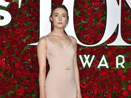 One afternoon in midsummer, the actor saoirse ronan walked along a clifftop path above howth, a ronan loves her country. Saoirse Ronan Contouring War Gestern Tv Spielfilm