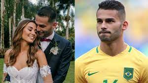 Os dois realizaram uma cerimônia de casamento secreta no dia 22 de dezembro apenas com a família. Jogador Do Flamengo Reaparece Com Esposa Apos Suposta Separacao Em Off