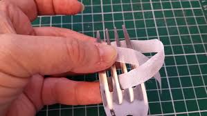 Atelier Bricolage Textile Transformer Des Rubans En Jolis Noeuds Avec Une Fourchette Tutoriel