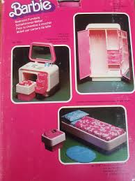 Ricorda, la camera da letto è un ambiente della casa molto intimo dove si dovrebbero inserire solo oggetti essenziali, in un contesto minimal. La Camera Da Letto Di Barbie Del 1977 Emma Travet